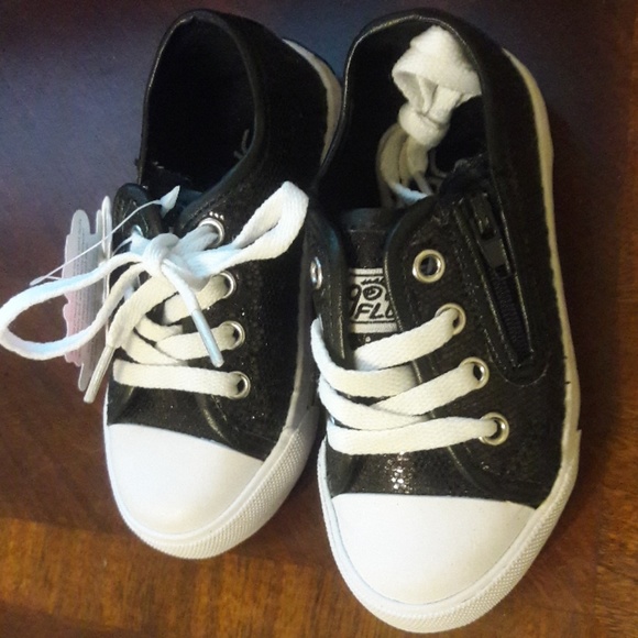 Gotta Flurt Other - Size 5m never worn glitter sneakers